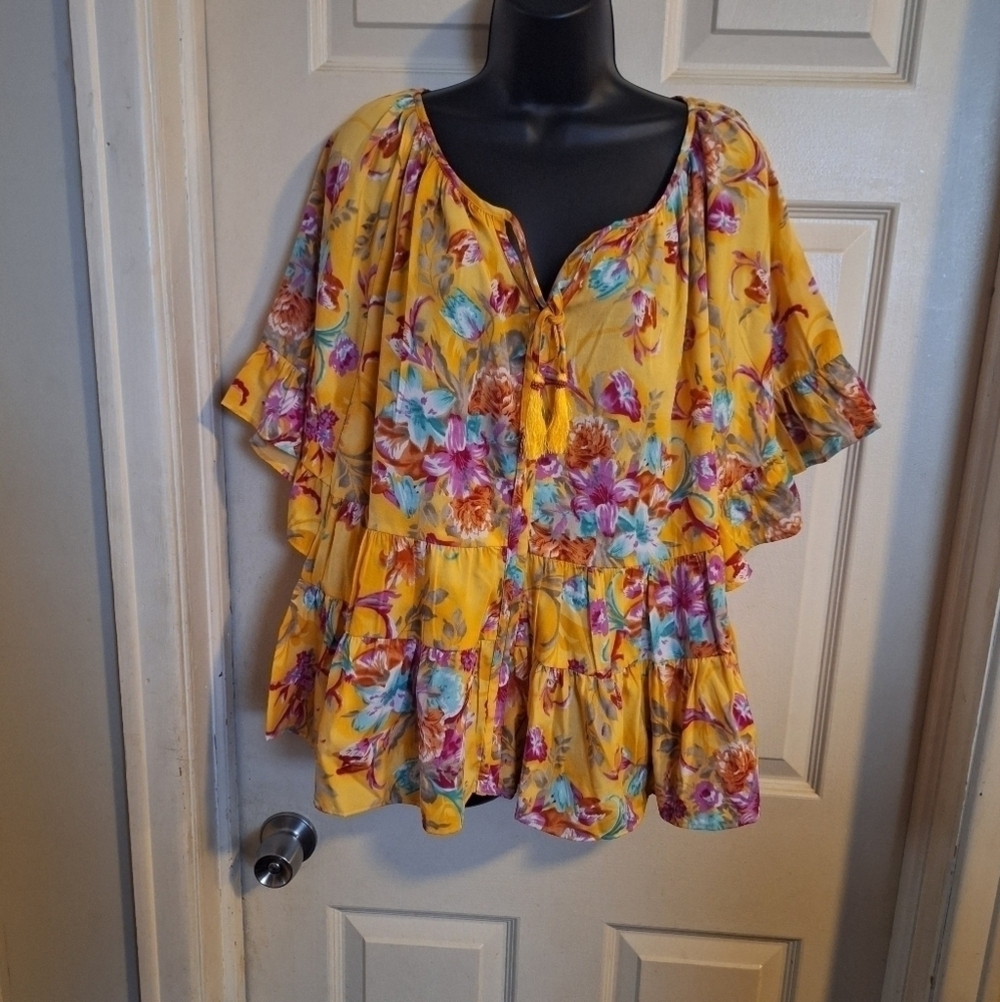 Chelsea &Theodore large bright floral flowy blouse